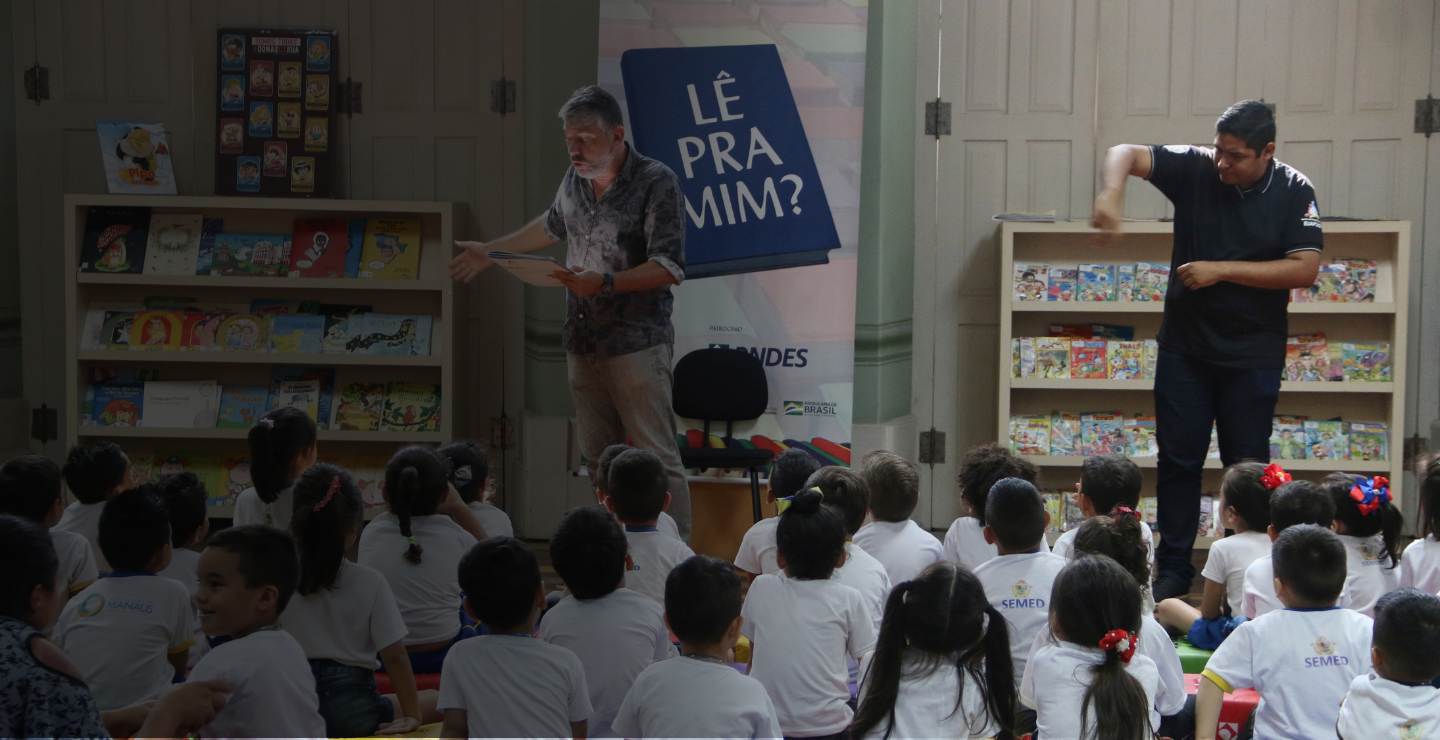 "Lê pra mim?": Sotreq e iSSO (Instituto Social Sotreq) promovem projeto de inclusão e incentivo à leitura.