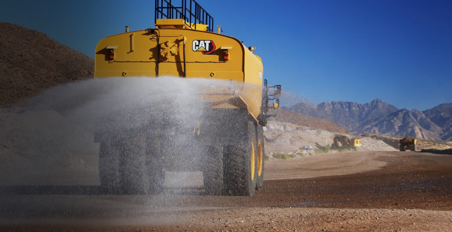 Sotreq entrega os primeiros Caminhões Pipa Fora de Estrada Cat® embarcados com sistema WDS 2.0. 
